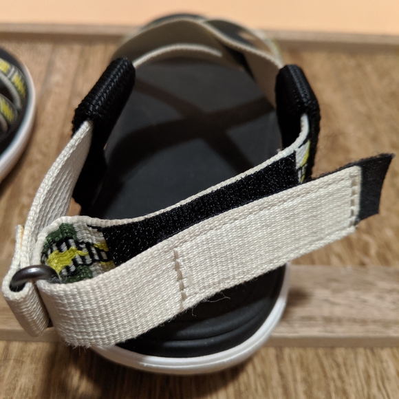 Cross strap tevas - Picture 4 of 4